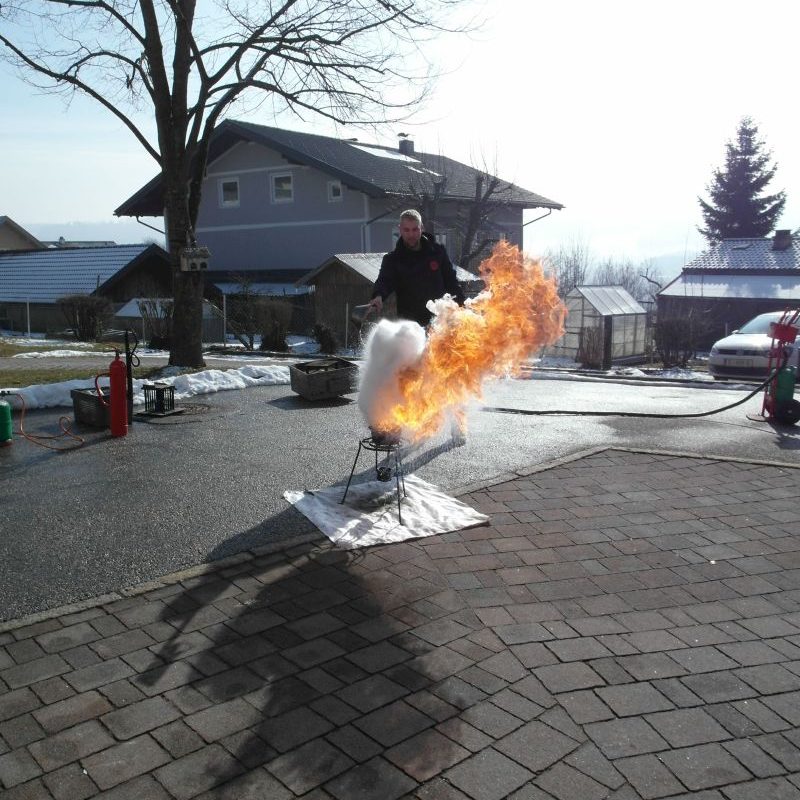 Feu­er­lö­scher­über­prü­fung 2018